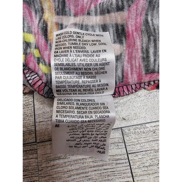 INC Int'l Concepts All Over Graphic Print Raw Hem T-Shirt V-Neck Size XL - Picture 7 of 9